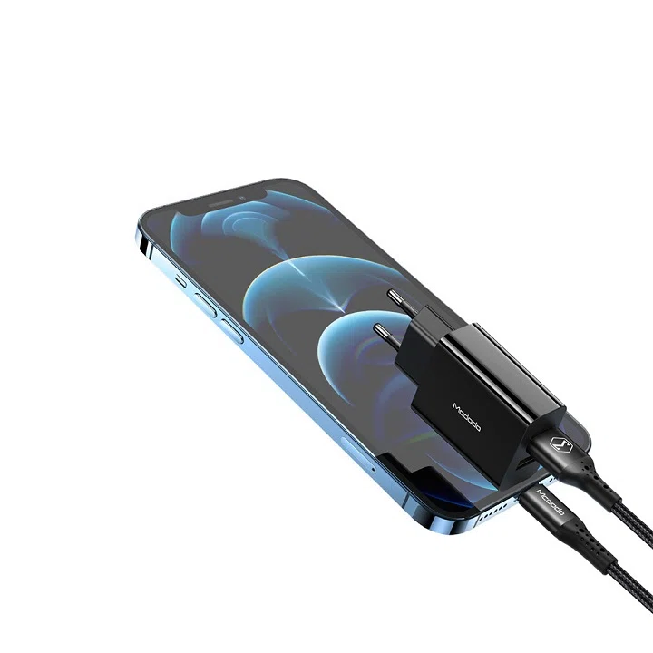 شارژر دیواری 18 وات مک دودو مدل CH-8910