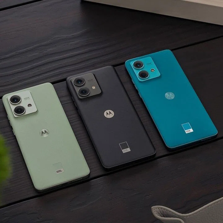 گوشی موبایل موتورولا مدل Moto EDGE 40 NEO تک سیم کارت ظرفیت 256 گیگابایت و رم 12 گیگابایت